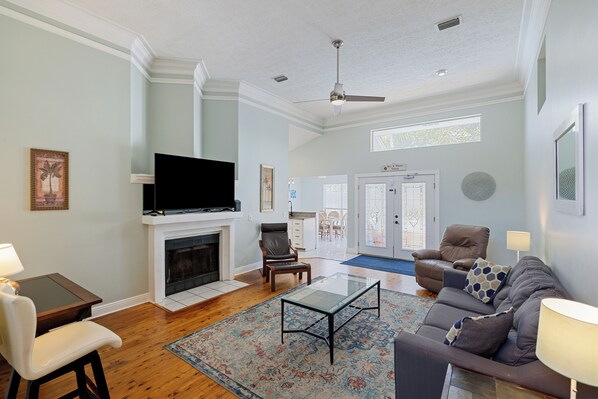 TV - {It's A Shore Thing} | POOL | Dogs OK! | Few Blocks 2 Beach (Panama City Beach)