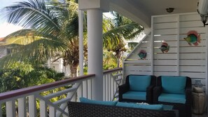 Property grounds - Spacious, 2 Bdr. Ocean View, Oasis - centrally located (Richmond Hill)