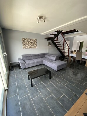 Interior - Maison Moderne Avec Piscine Chauffée Dans la Baie du Mont st Michel 200m2 (Yquelon)