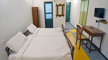 Ropa de cama de alta calidad, escritorio, wifi gratis y ropa de cama