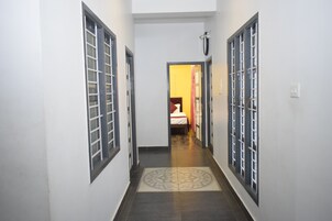 32-inch LCD TV with satellite channels, TV