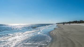 Una spiaggia nelle vicinanze