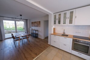 Fridge, oven, stovetop, dishwasher