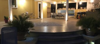 Luxury villa 160 m2 air-conditioned, fenced garden 4000m2, swimming pool, heated jacuzzi, animals