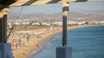 Ranta lähistöllä, rantapyyhkeitä