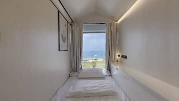 O Dreaming (Single Standing Sea View) | Een bureau, een laptopwerkplek, geluiddichte muren, gratis wifi