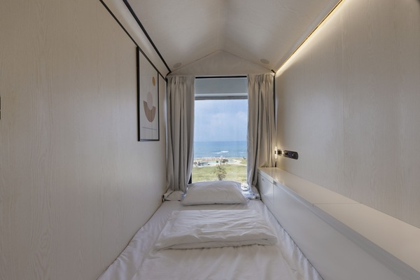 O Dreamy (Single Tall Sea View) | Desk, laptop workspace, soundproofing, free WiFi