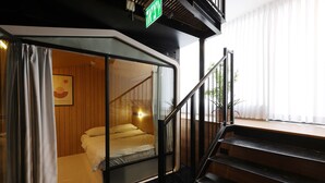 O Comfy (Double Tall Accessible) | Skrivebord, skrivebord for bærbar PC, lydisolert og wi-fi (inkludert)