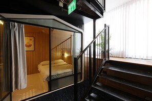 O Comfy (Double Tall Accessible) | Desk, laptop workspace, soundproofing, free WiFi - The O Pod Hotel (Tel Aviv)
