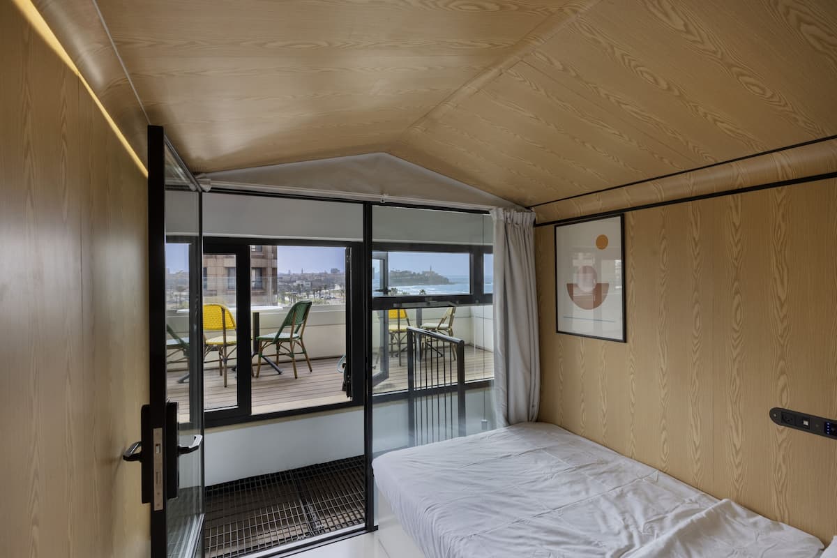 O Grand (Double Standing Balcony Sea) | Escritorio, espacio para trabajar con laptop y insonorización