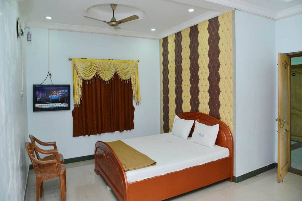 Premium bedding, free WiFi, bed sheets