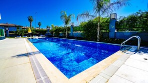 Anex Villa | Minibar, laptop workspace, free cribs/infant beds, free WiFi