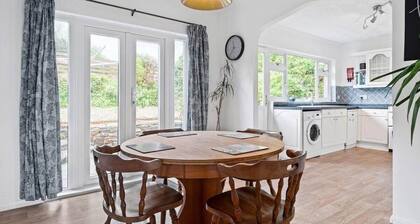 Peaceful Home in Looe with Stunning Views