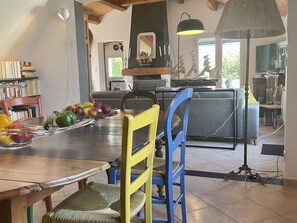 Dining - Seaside House with Garden, Terrace, and Studio – 6 Guests, Near Beach and Shops (Noirmoutier-en-l'Île)