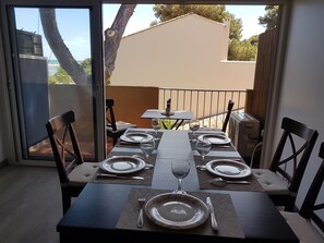 Dining - 5 people Sea view terrace in the heart of the resort (LEUCATE)