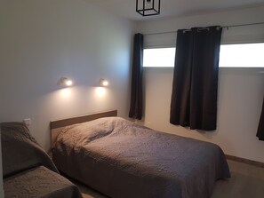 1 bedroom, WiFi, bed sheets - 5 people Sea view terrace in the heart of the resort (LEUCATE)