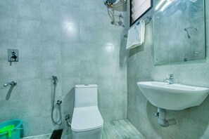 Ducha, cabezal de ducha tipo lluvia, toallas