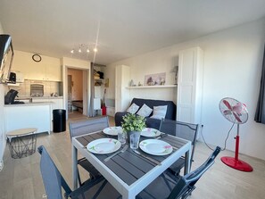 Interior - Studio cabin for 3 with parking, 450 m from beaches (Sète)