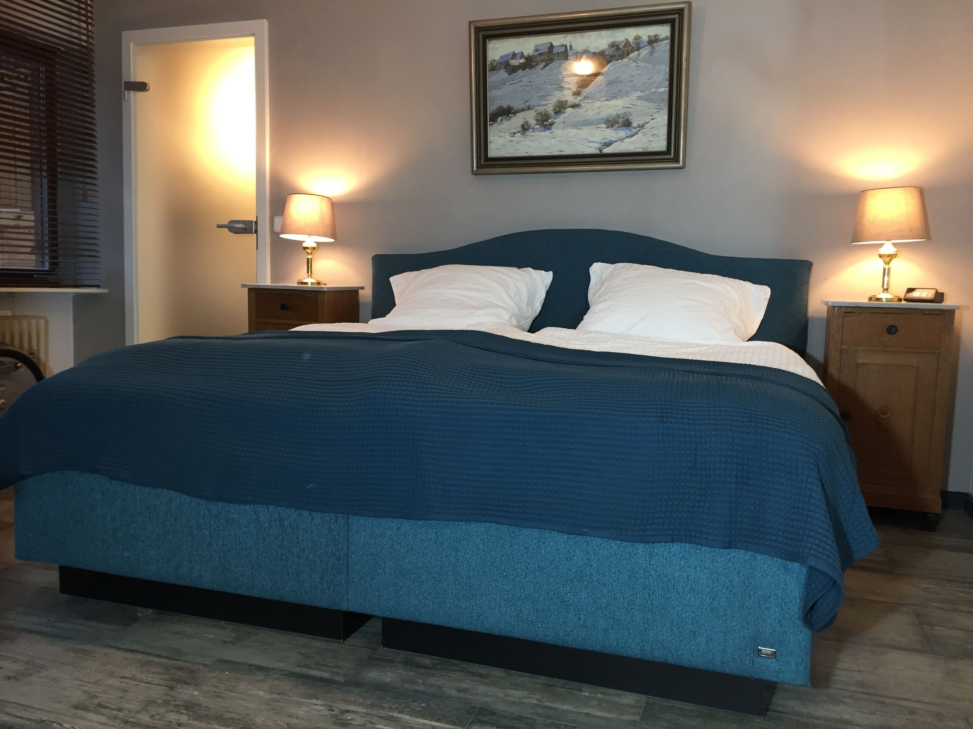 Conveniently Located Executive Apartment