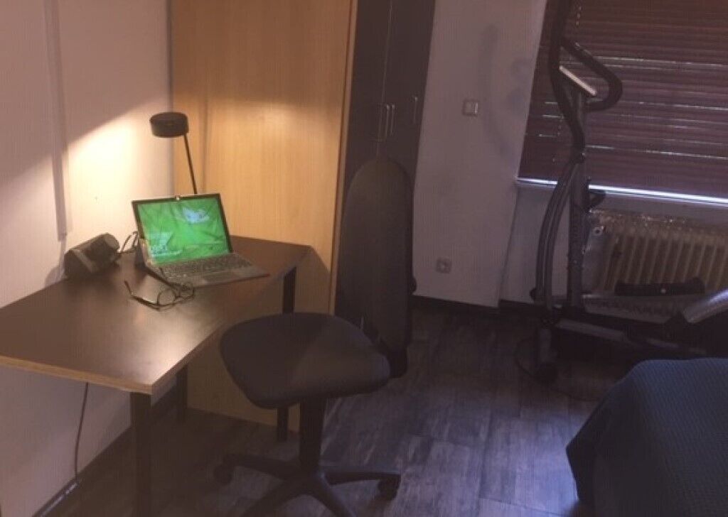 Conveniently Located Executive Apartment