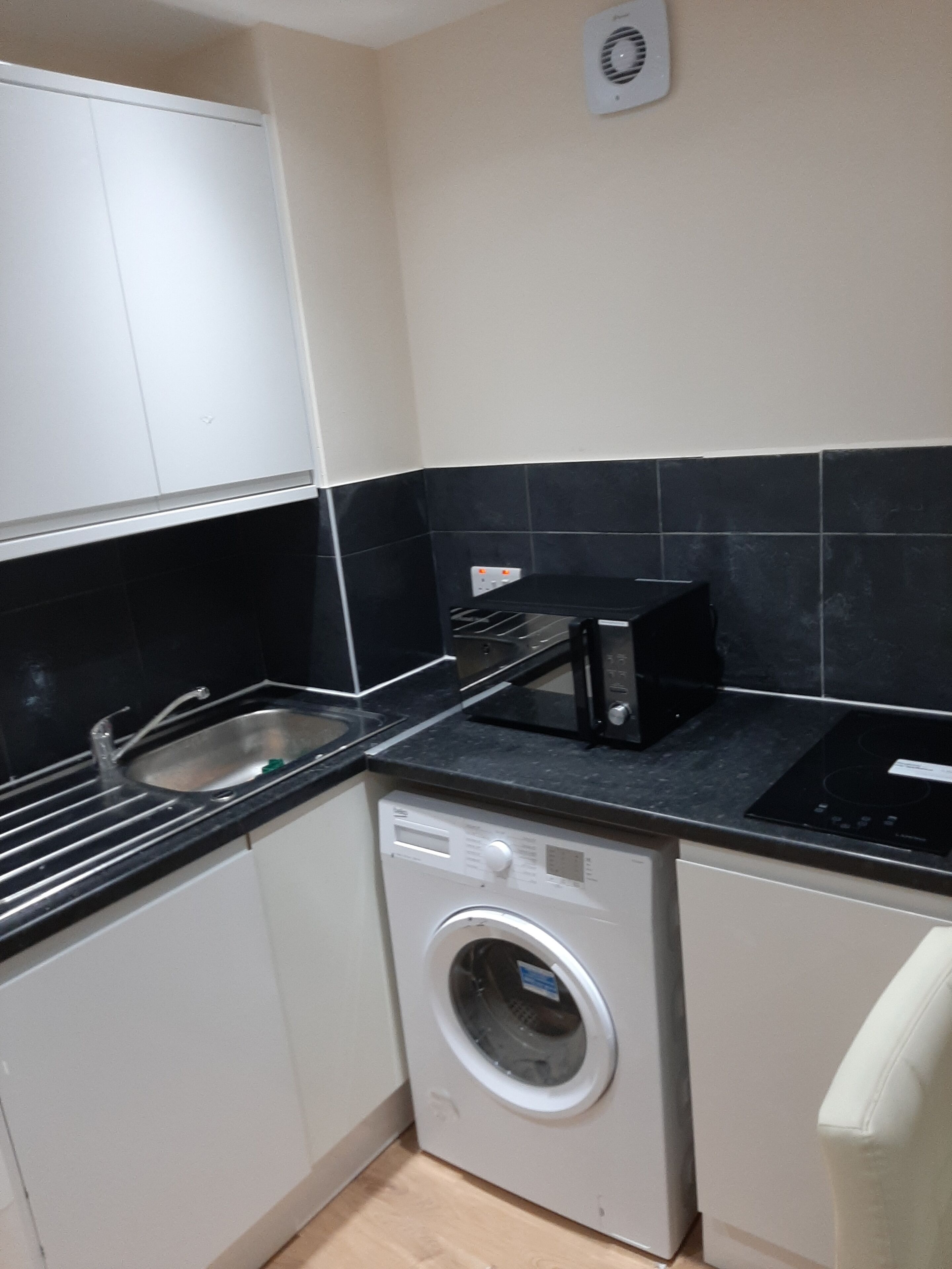 Nhà gỗ | Bếp riêng | Tủ lạnh, lò vi sóng, bếp nấu, dụng cụ pha cà phê/trà 