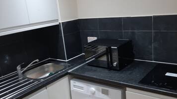 Nhà gỗ | Bếp riêng | Tủ lạnh, lò vi sóng, bếp nấu, dụng cụ pha cà phê/trà