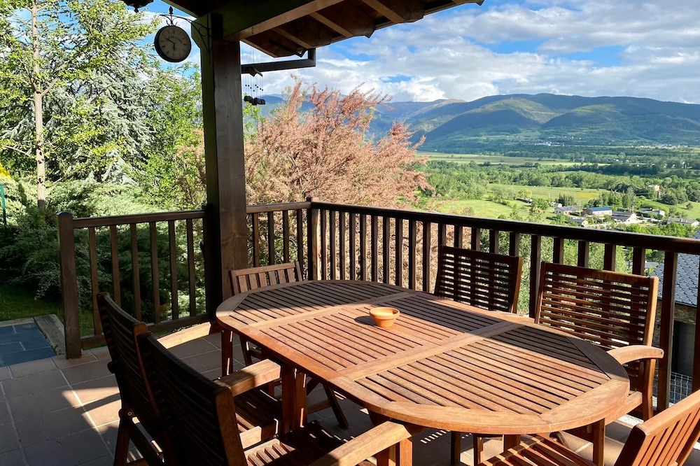Chalet Familiar con Espectaculares Vistas