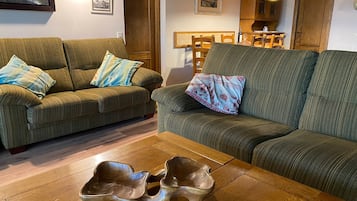 TV, fireplace, DVD player, stereo