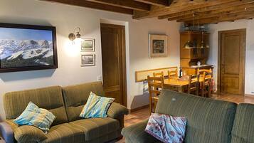 TV, fireplace, DVD player, stereo