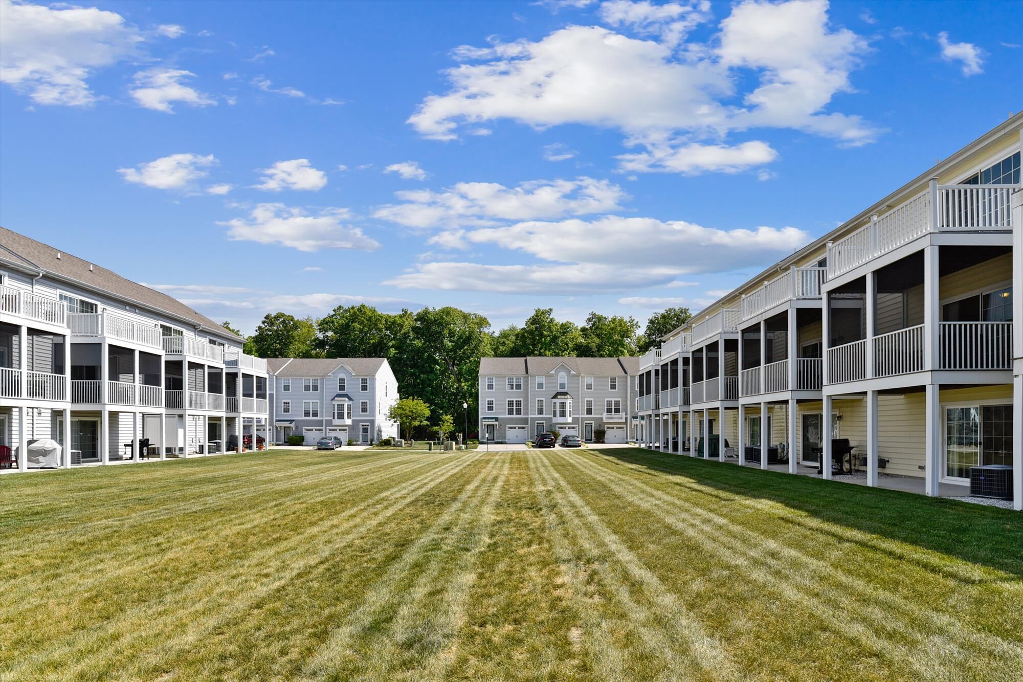 CLOSE TO EVERYTHING REHOBOTH HAS TO OFFER.  LINENS INCLUDED. RENT TODAY!