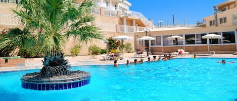 Alberca al aire libre por temporada