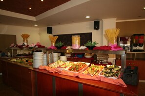 Daily buffet breakfast for a fee - Diagoras Hotel (Rhodes)