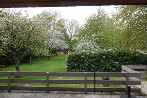 Property grounds - Landliebeehrsen 2, modern, quiet location, parking lot. (Bad Salzuflen)