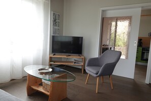 TV - Landliebeehrsen 2, modern, quiet location, parking lot. (Bad Salzuflen)