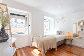In-room safe, desk, iron/ironing board, free WiFi - Sao Bento Cozy Apartments-by LU Holidays (Lisbon)