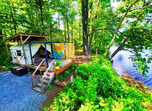 Hudson Valley’s Waterfront Camping Getaway with electric, water and KAYAKS! 