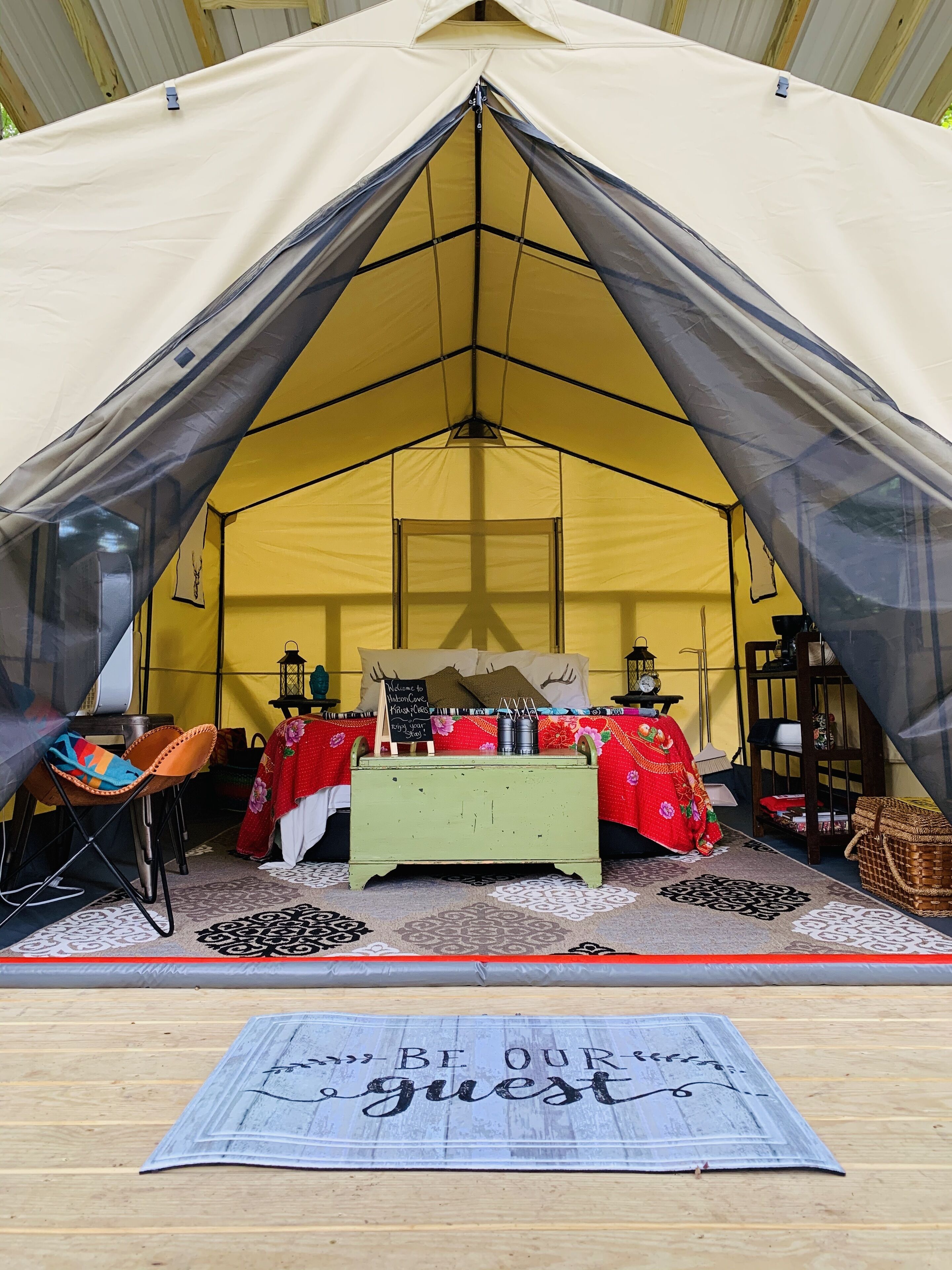 Hudson Valley’s Premier Waterfront Glamping Getaway with electric and water! 