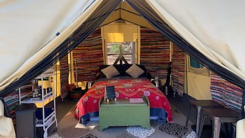 1 bedroom, bed sheets