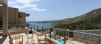 Gorgeous Eco Friendly Seaside Villa Nefeli .