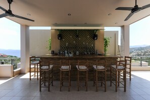 Bar (on property) - Gorgeous Eco Friendly Seaside Villa Nefeli . (Δικαστικά)