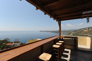 Property grounds - Gorgeous Eco Friendly Seaside Villa Nefeli . (Δικαστικά)