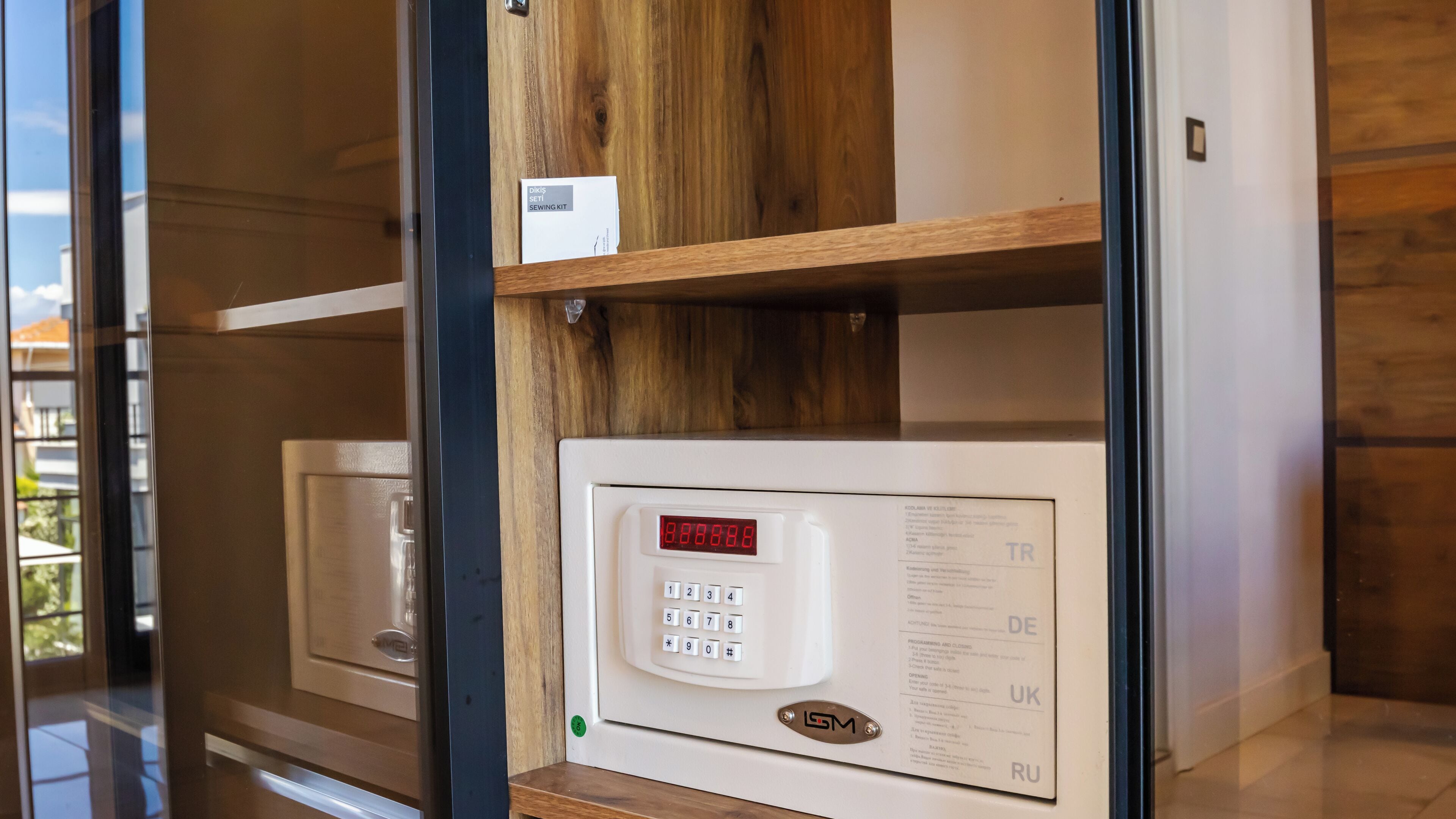 standard double room | 2 bedrooms, in-room safe, desk, free wifi