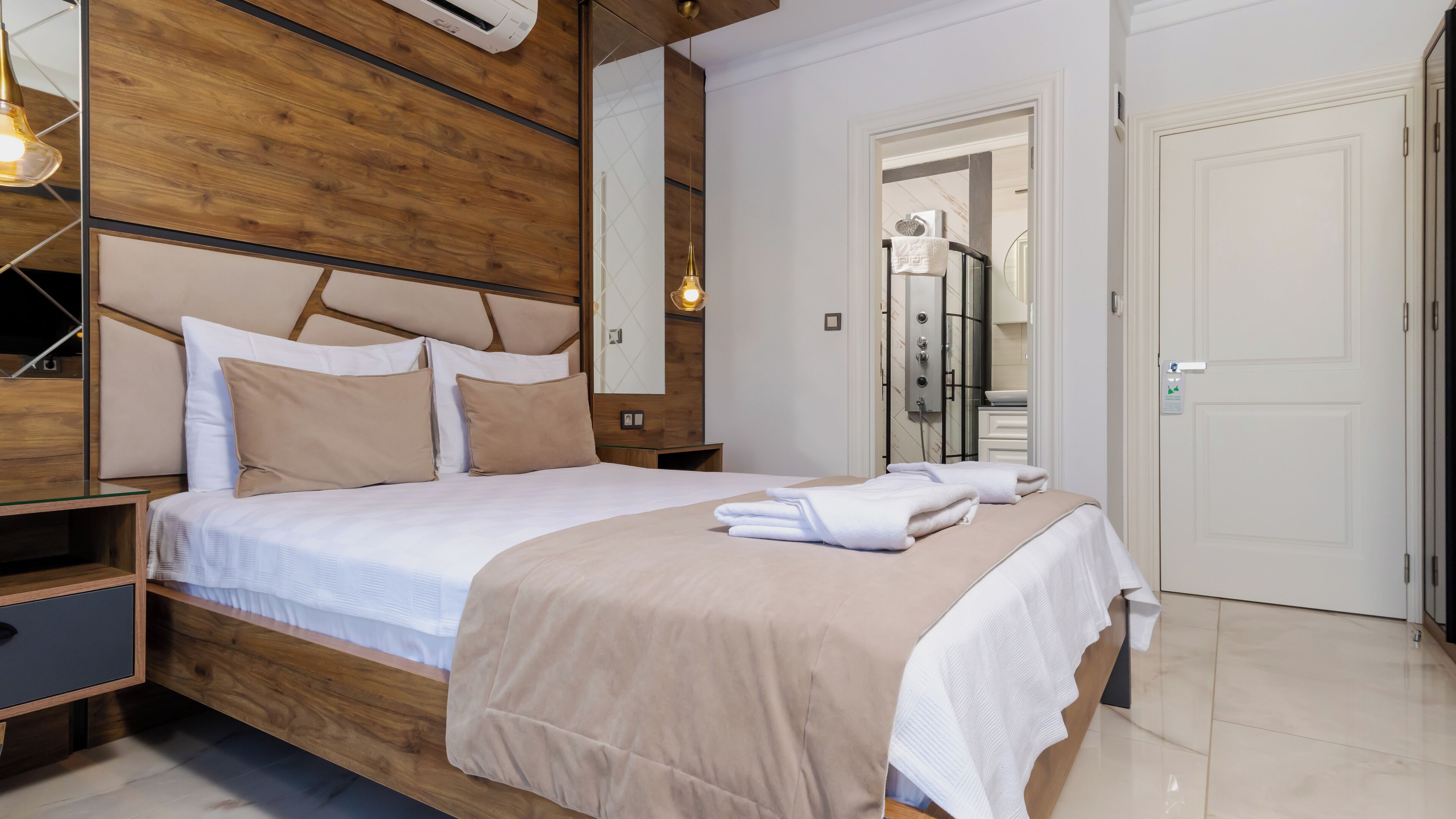 standard double room | 2 bedrooms, in-room safe, desk, free wifi