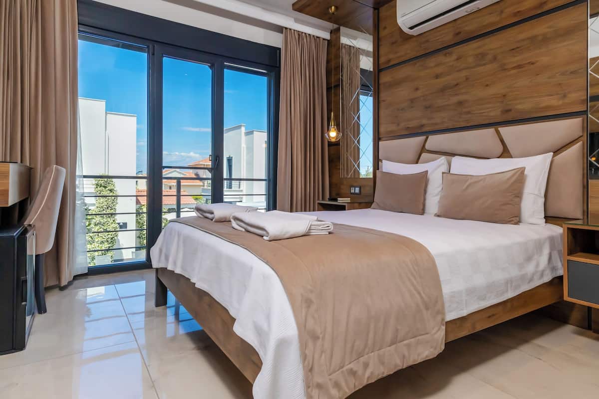 standard double room | 2 bedrooms, in-room safe, desk, free wifi