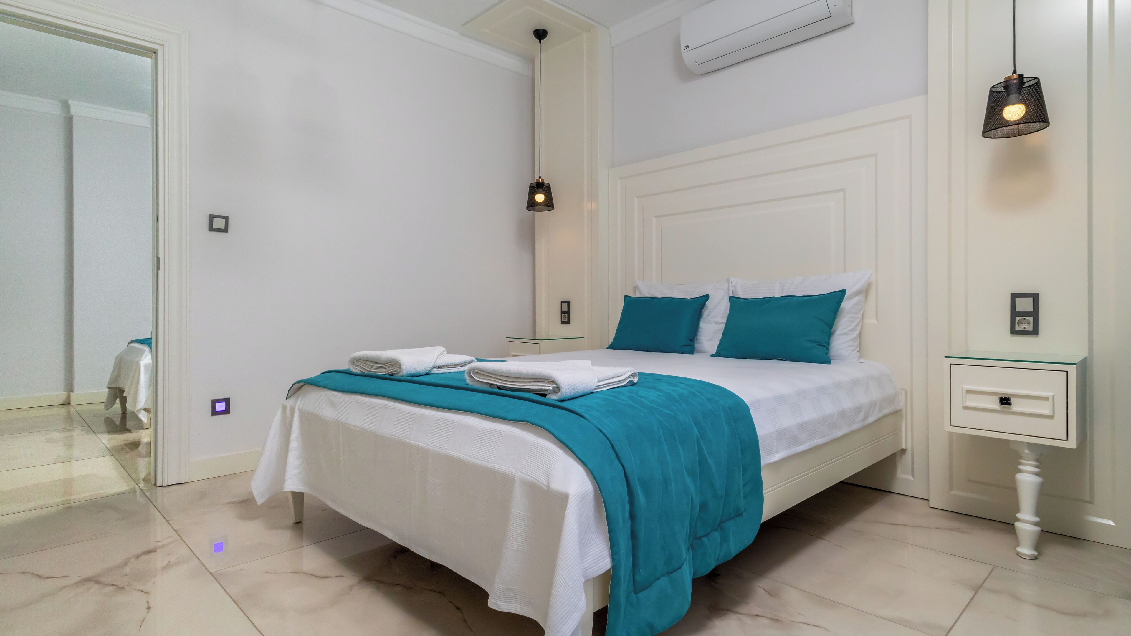 Deluxe Quadruple Room | In-room safe, desk, free WiFi, bed sheets