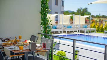 Deluxe Triple Room | Balcony