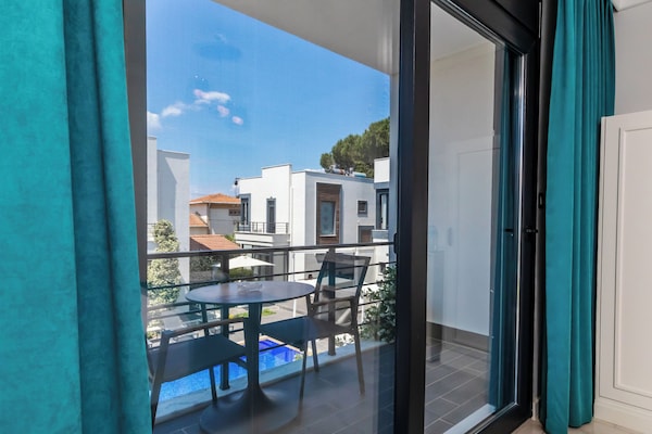 Deluxe Quadruple Room | 2 bedrooms, in-room safe, desk, free WiFi