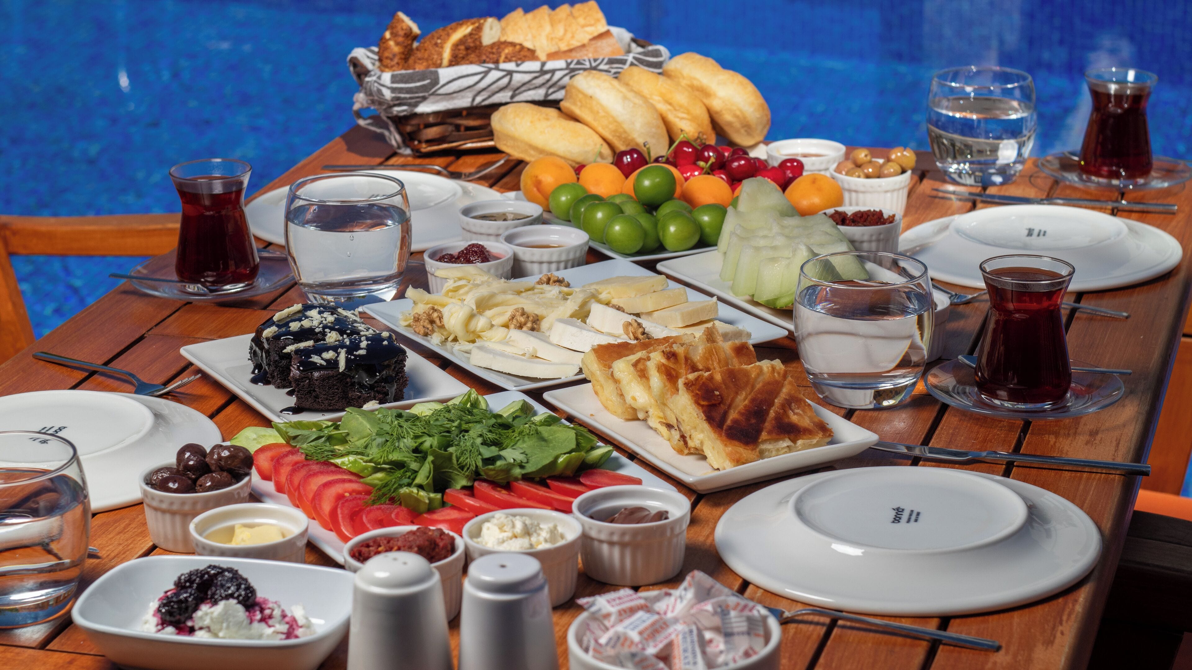 free daily full breakfast