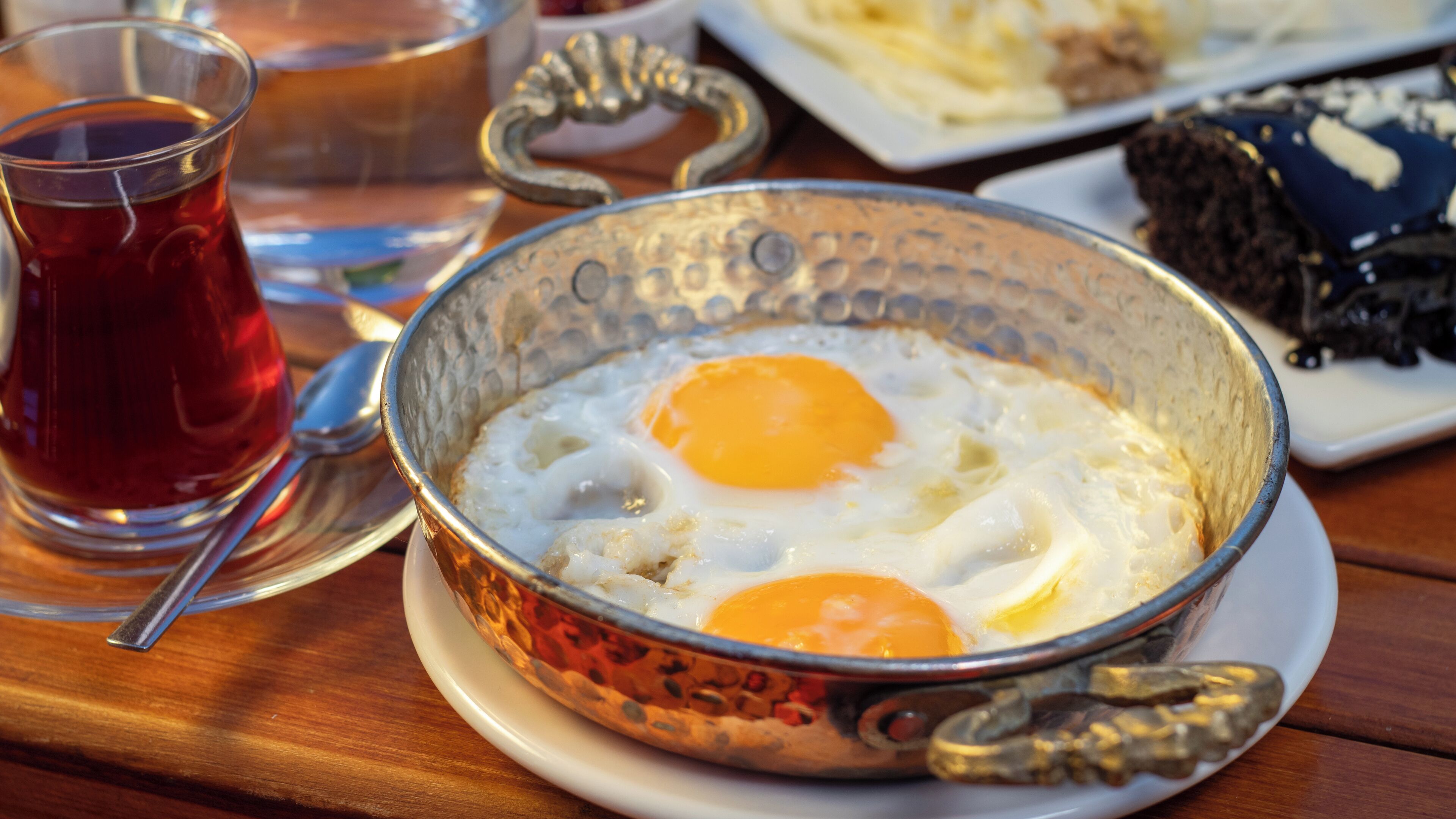 free daily full breakfast