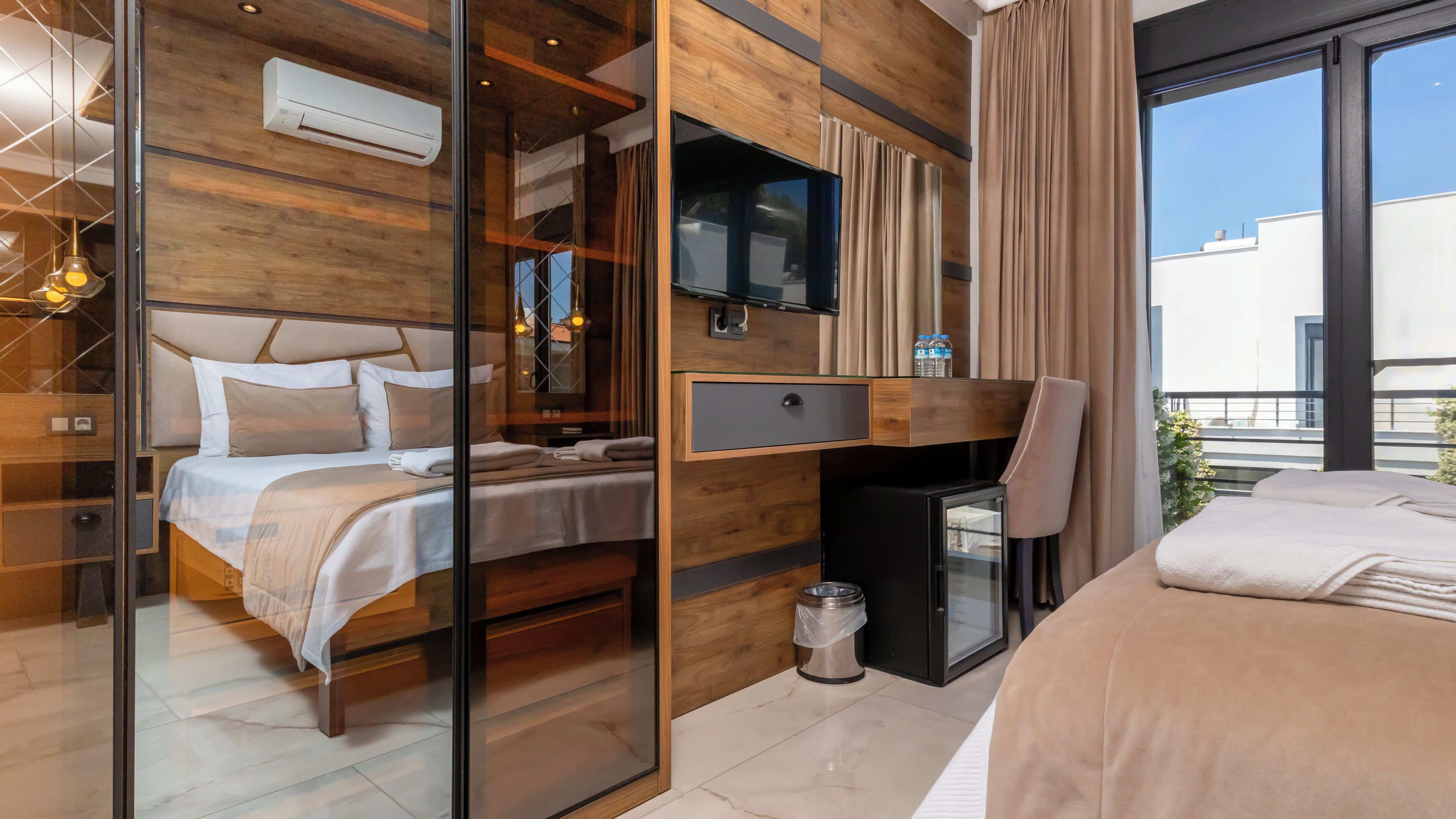 standard double room | 2 bedrooms, in-room safe, desk, free wifi